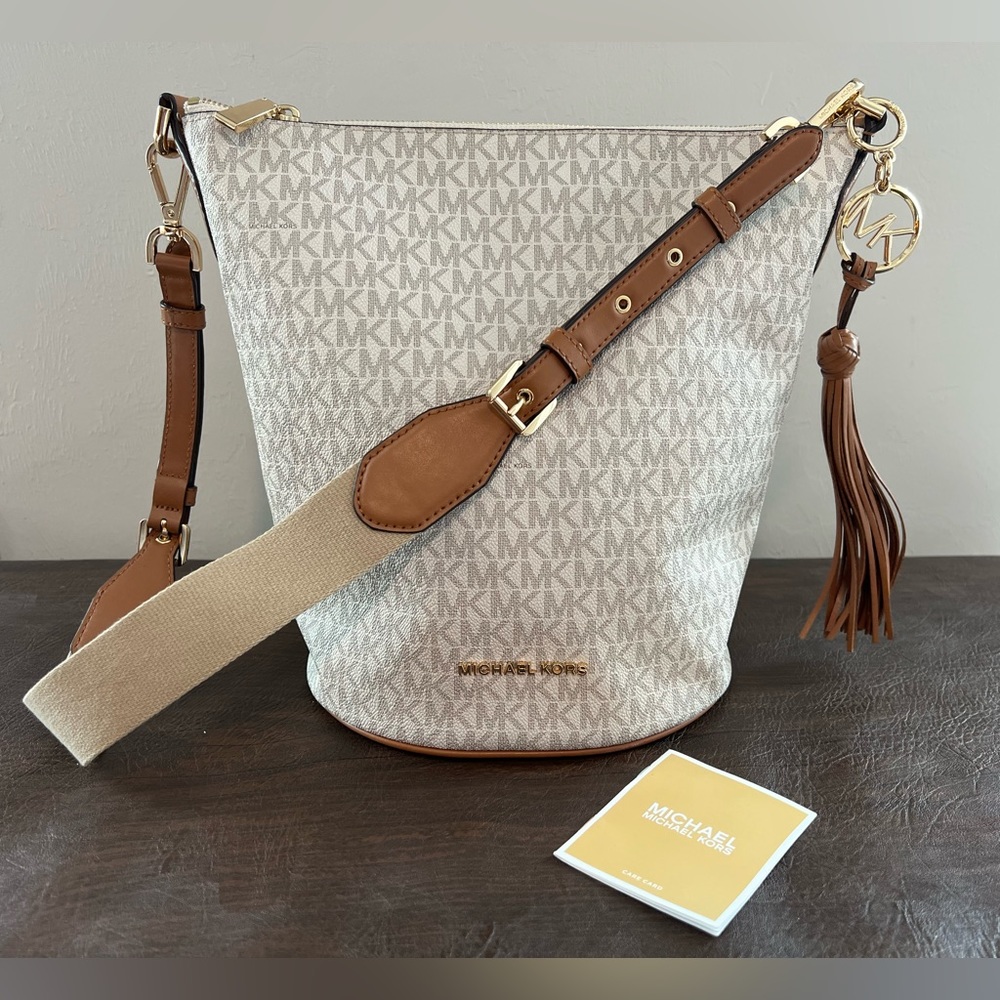 Sold❌ Authentic Michael Kors Brooke Medium Bucket Shoulder Messanger Bag
